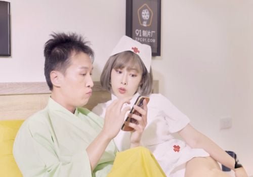 Clip nóng bỏng của y tá Li Nana với bệnh nhân trong phòng bệnh