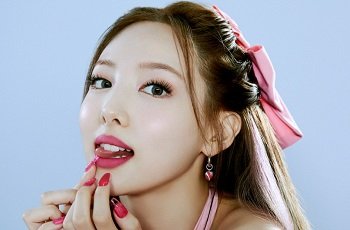 Nayeon TWICE bị bí mật ghi hình khi đang ân ái với đại gia